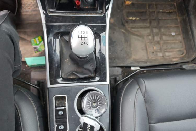 Used Haval H2 2016 Red-Label 1.5T Manual Two-Wheel Drive Luxury Model Gear Lever