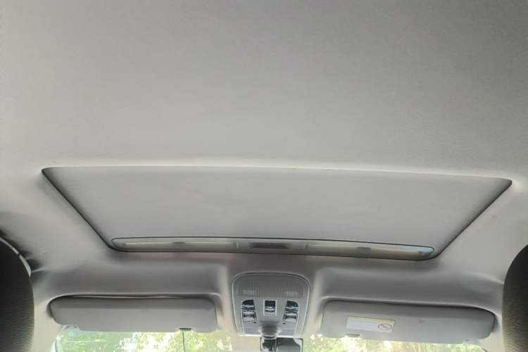 Used Haval H2 2016 Red-Label 1.5T Automatic Two-Wheel Drive Luxury Model Headliner