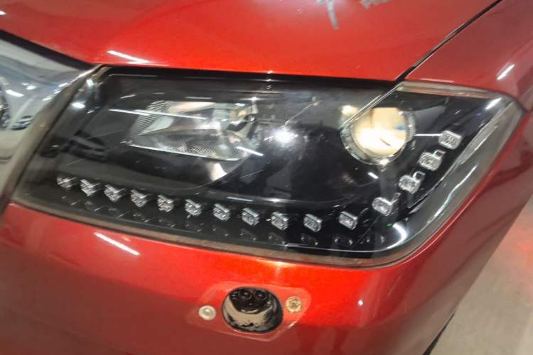 Used Haval H2 2016 Red Label 1.5T Automatic Two-Wheel Drive Prestige Model Left Front Headlight