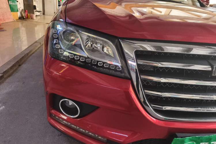 Used Haval H2 2016 Red-Label 1.5T Automatic Two-Wheel Drive Luxury Model Right Front Headlight