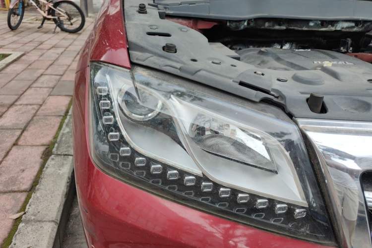 Used Haval H2 2016 Red-Label 1.5T Manual Two-Wheel Drive Luxury Model Right Front Headlight