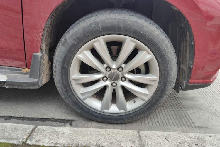 Used Haval H2 2016 Red-Label 1.5T Manual Two-Wheel Drive Luxury Model Right Front Wheel Hub