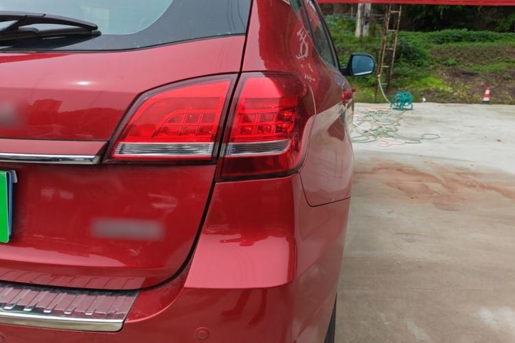 Used Haval H2 2016 Red-Label 1.5T Manual Two-Wheel Drive Luxury Model Right Rear Taillight