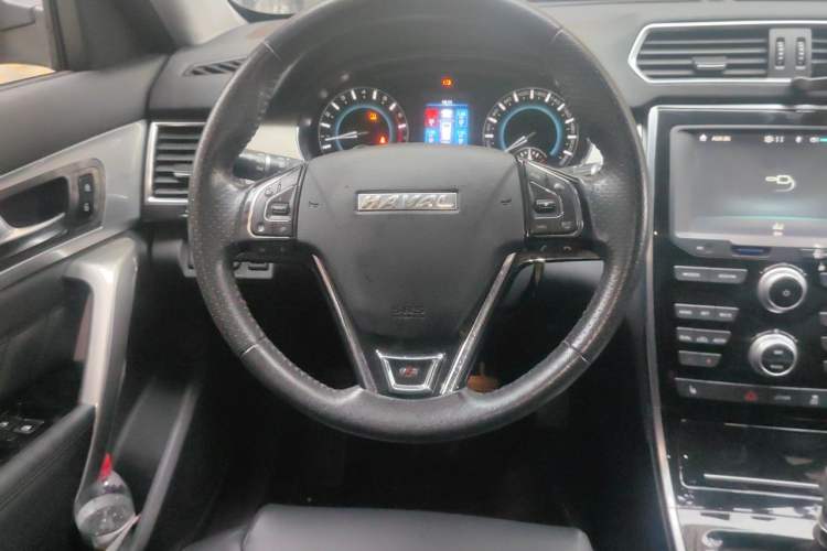 Used Haval H2 2016 Red-Label 1.5T Manual Two-Wheel Drive Luxury Model Steering Wheel