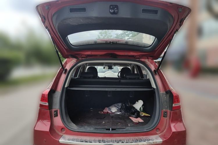 Used Haval H2 2016 Red-Label 1.5T Manual Two-Wheel Drive Luxury Model Trunk