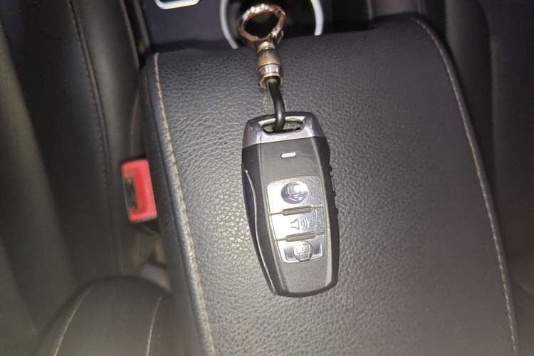 Used Haval H2 2016 Red-Label 1.5T Automatic Two-Wheel Drive Luxury Model Vehicle Key