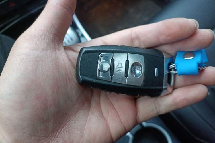 Used Haval H2 2016 Red-Label 1.5T Manual Two-Wheel Drive Luxury Model Vehicle Key