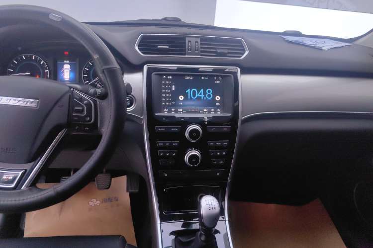 Used Haval H2 2016 Red Label 1.5T Manual Two-Wheel Drive Elite Model Audio And AC Panel