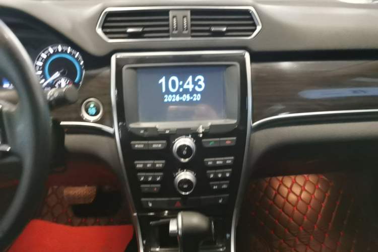Used Haval H2 2016 Red Label 1.5T Automatic Two-Wheel Drive Elite Model Audio And AC Panel