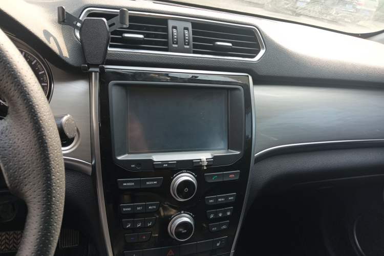 Used Haval H2 2016 Red Label 1.5T Automatic Two-Wheel Drive Elite Model Audio And AC Panel