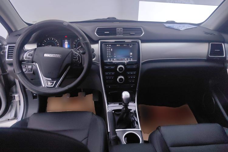 Used Haval H2 2016 Red Label 1.5T Manual Two-Wheel Drive Elite Model Center Console