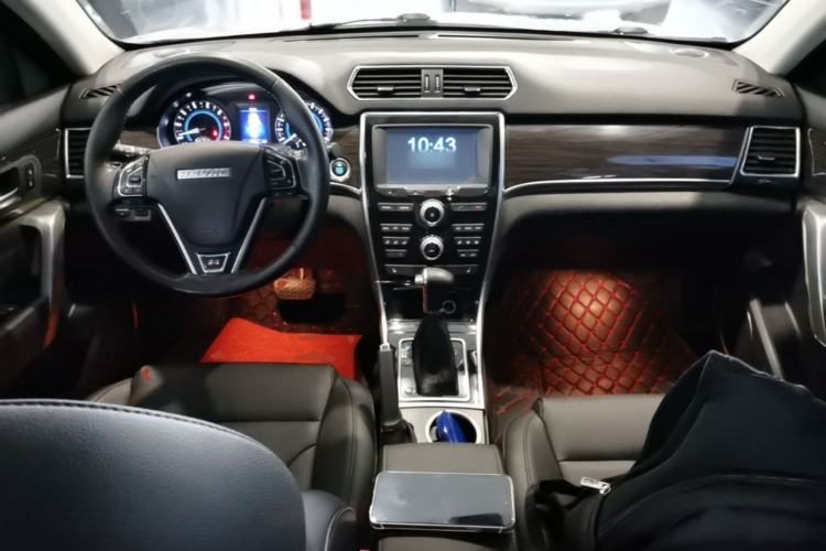 Used Haval H2 2016 Red Label 1.5T Automatic Two-Wheel Drive Elite Model Center Console