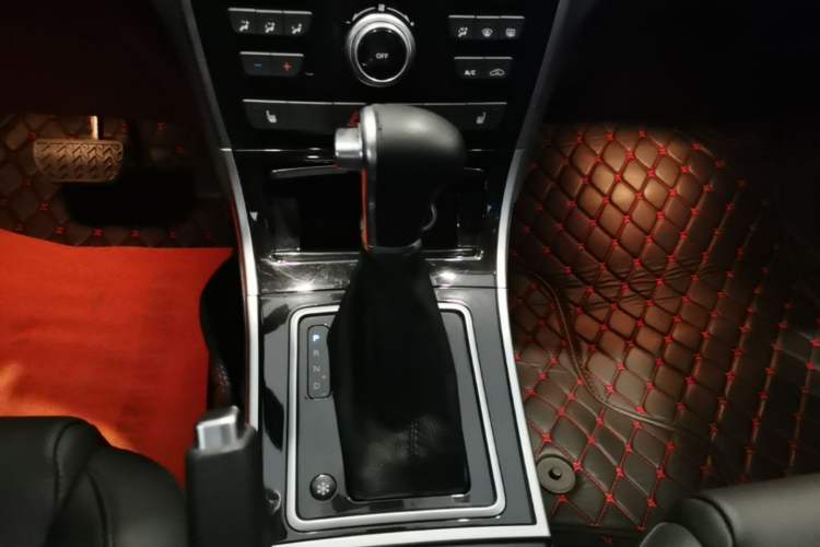 Used Haval H2 2016 Red Label 1.5T Automatic Two-Wheel Drive Elite Model Gear Lever