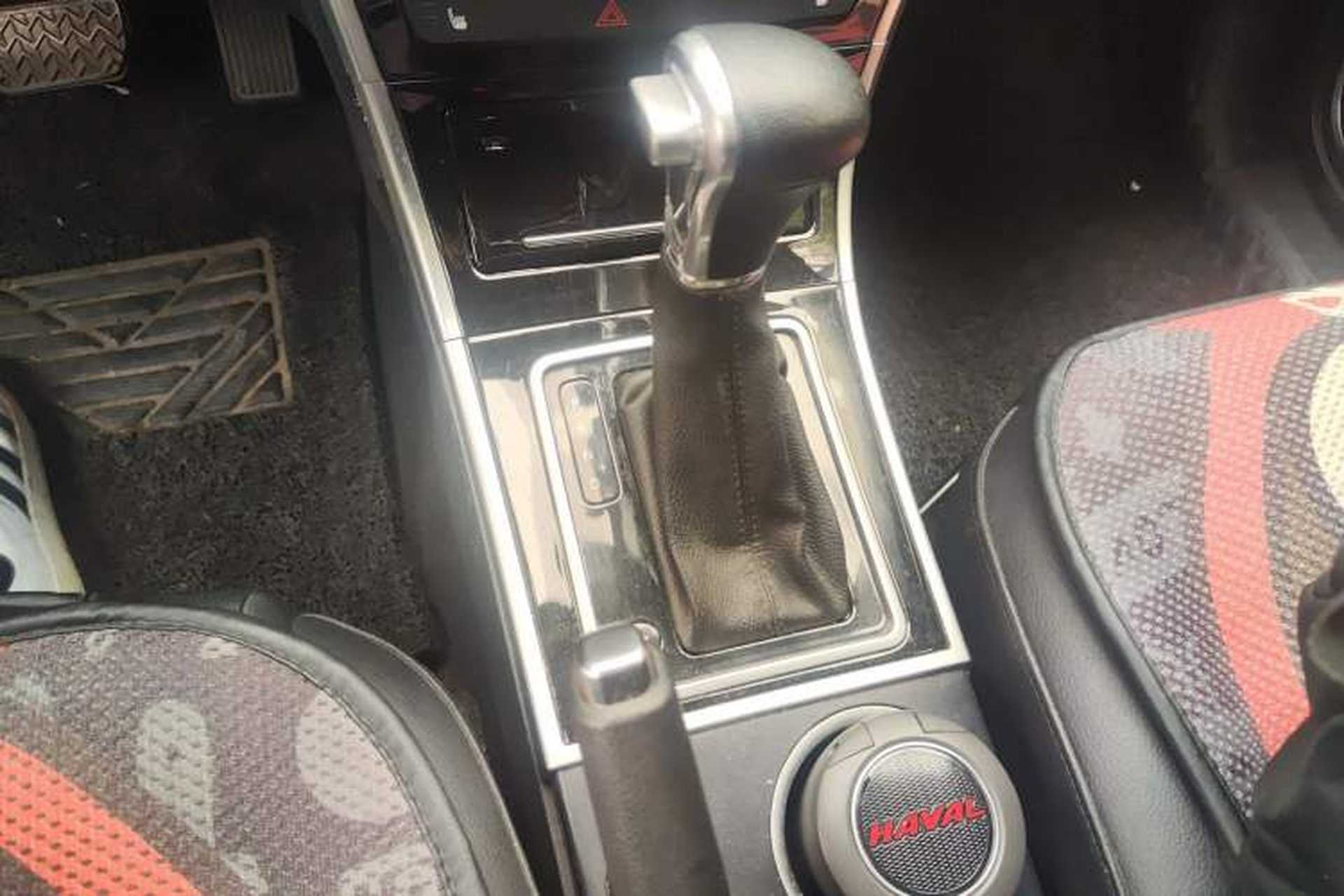 Used Haval H2 2016 Red Label 1.5T Automatic Two-Wheel Drive Elite Model Gear Lever