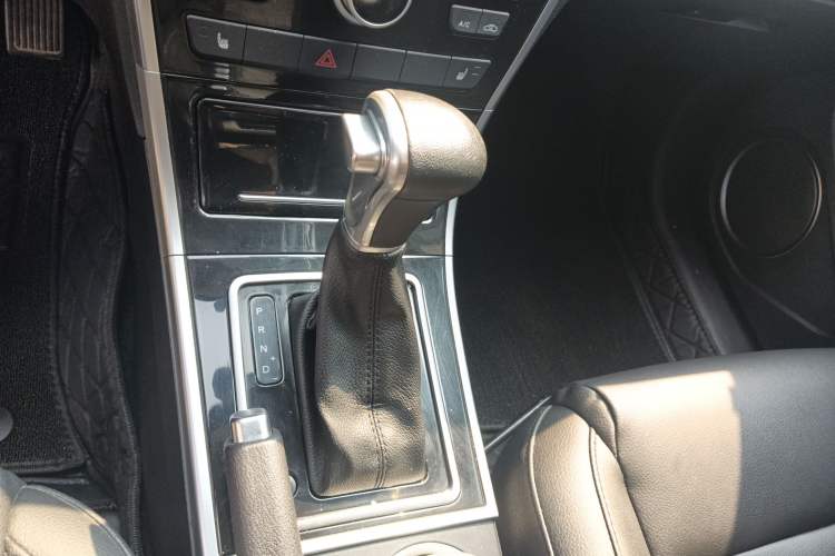 Used Haval H2 2016 Red Label 1.5T Automatic Two-Wheel Drive Elite Model Gear Lever