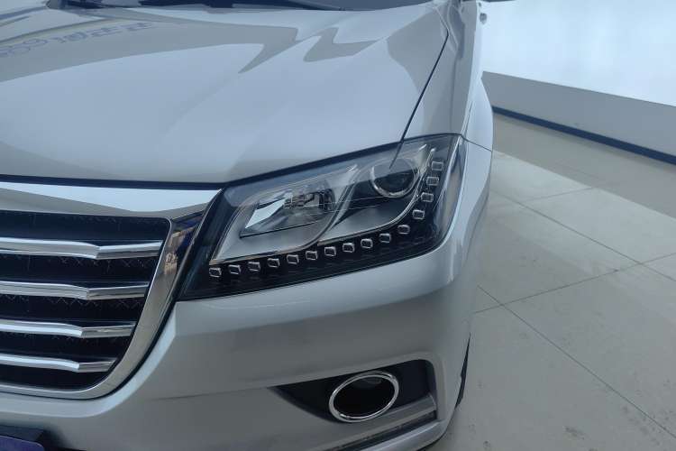 Used Haval H2 2016 Red Label 1.5T Manual Two-Wheel Drive Elite Model Left Front Headlight