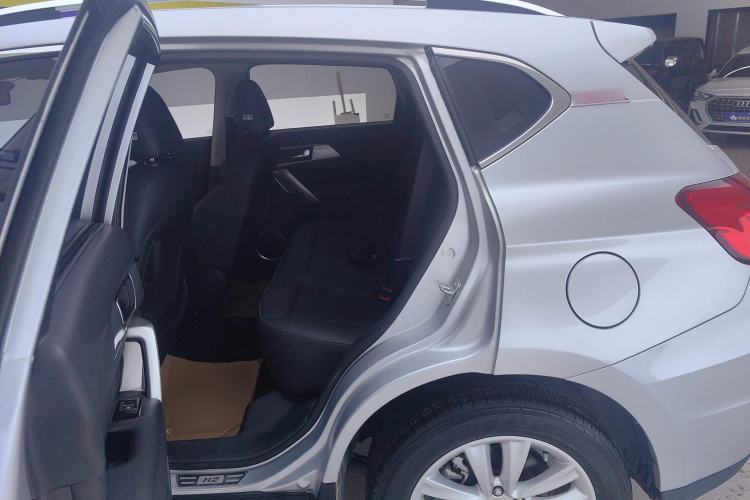 Used Haval H2 2016 Red Label 1.5T Manual Two-Wheel Drive Elite Model Left Rear Seat