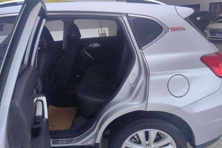 Used Haval H2 2016 Red Label 1.5T Manual Two-Wheel Drive Elite Model Right Rear Seat