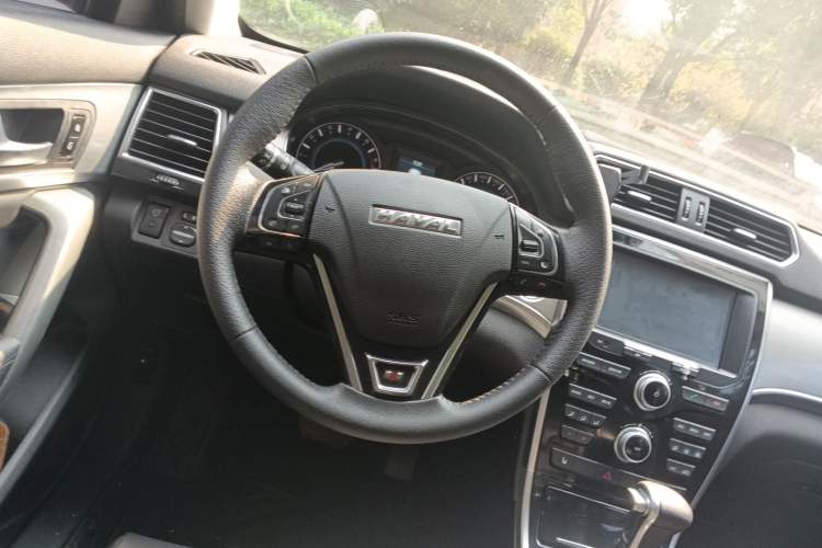 Used Haval H2 2016 Red Label 1.5T Automatic Two-Wheel Drive Elite Model Steering Wheel