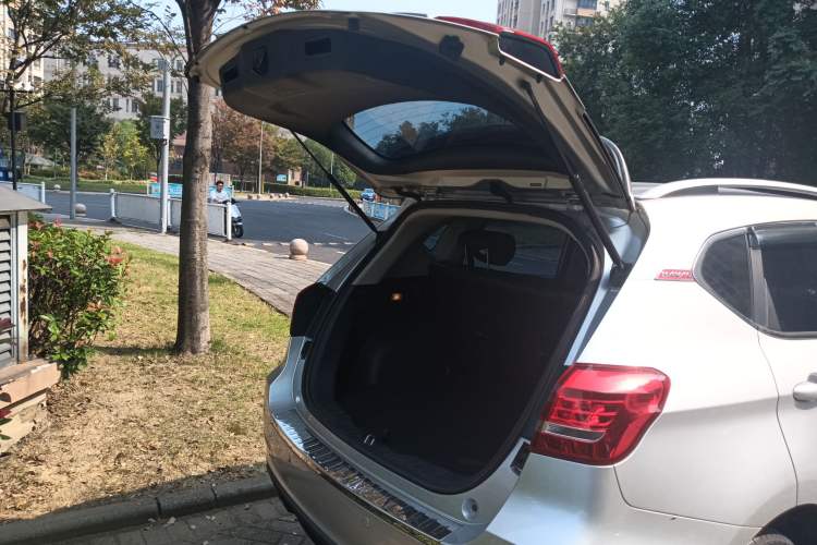 Used Haval H2 2016 Red Label 1.5T Automatic Two-Wheel Drive Elite Model Trunk