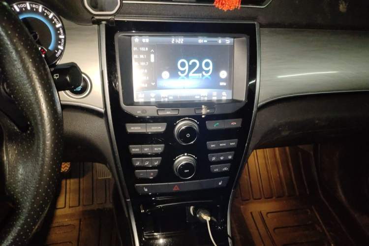 Used Haval H2 2016 Red Label 1.5T Automatic Two-Wheel Drive Elite Model Audio And AC Panel