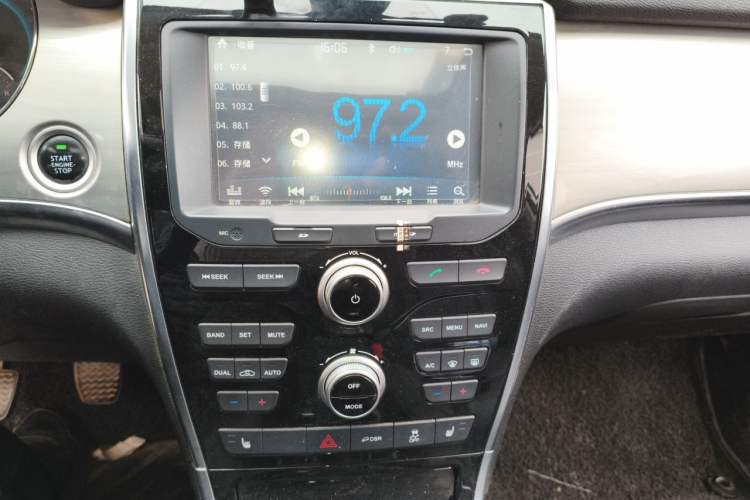 Used Haval H2 2016 Red-Label 1.5T Manual Two-Wheel Drive Luxury Model Audio And AC Panel