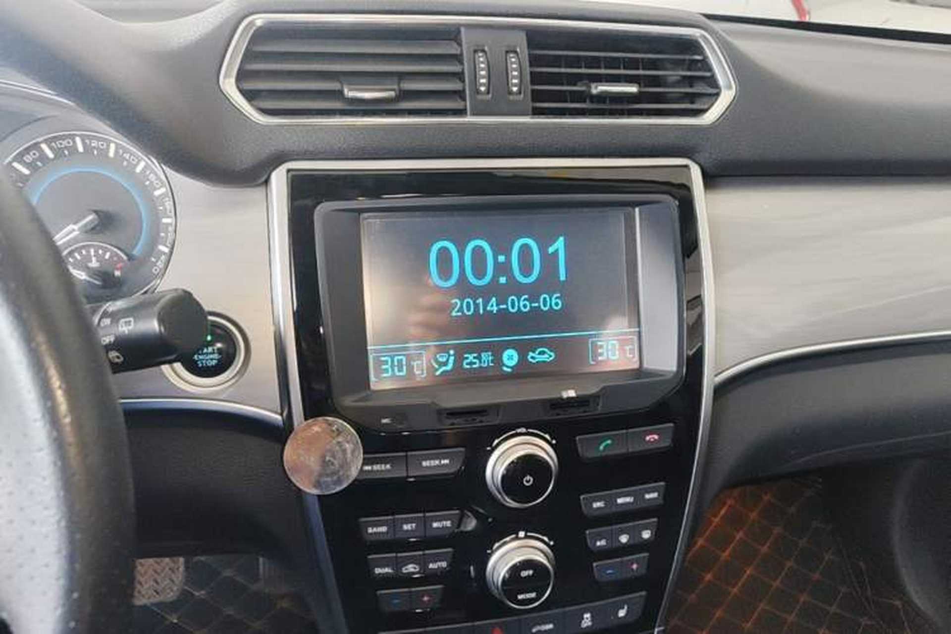 Used Haval H2 2016 Red-Label 1.5T Automatic Two-Wheel Drive Luxury Model Audio And AC Panel