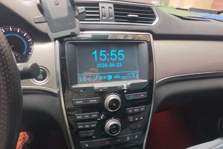 Used Haval H2 2016 Red-Label 1.5T Automatic Two-Wheel Drive Luxury Model Audio And AC Panel