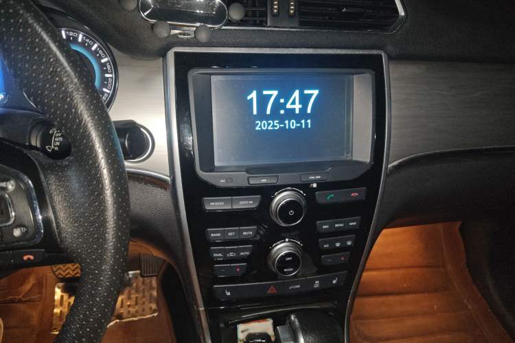 Used Haval H2 2016 Red-Label 1.5T Automatic Two-Wheel Drive Luxury Model Audio And AC Panel