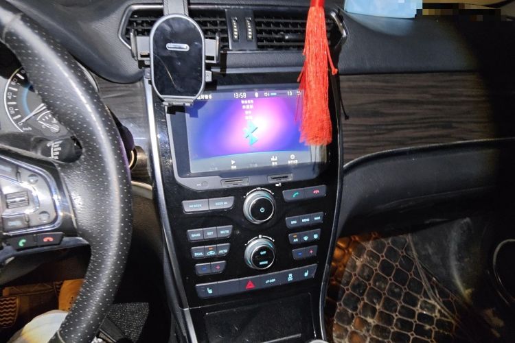 Used Haval H2 2016 Red-Label 1.5T Manual Two-Wheel Drive Luxury Model Audio And AC Panel
