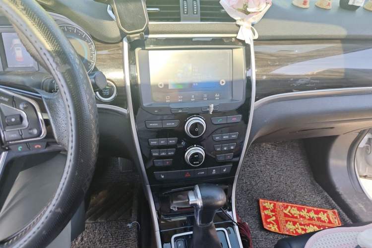 Used Haval H2 2016 Red-Label 1.5T Automatic Two-Wheel Drive Luxury Model Audio And AC Panel