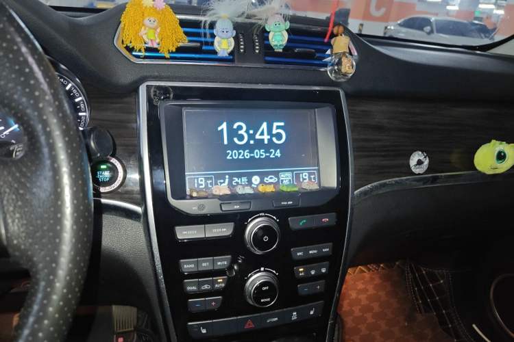 Used Haval H2 2016 Red-Label 1.5T Automatic Two-Wheel Drive Luxury Model Audio And AC Panel