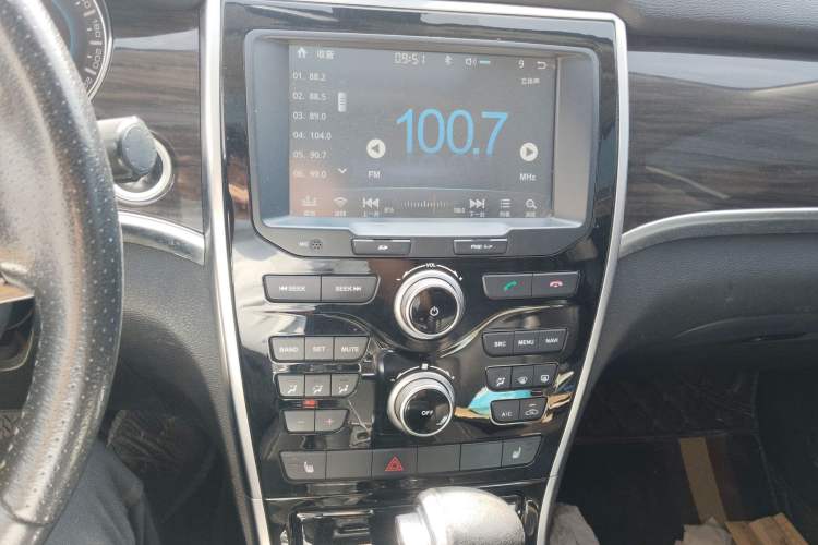 Used Haval H2 2016 Red Label 1.5T Automatic Two-Wheel Drive Elite Model Audio And AC Panel