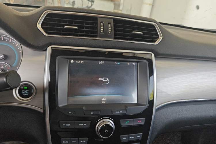 Used Haval H2 2016 Red-Label 1.5T Manual Two-Wheel Drive Luxury Model Audio And AC Panel