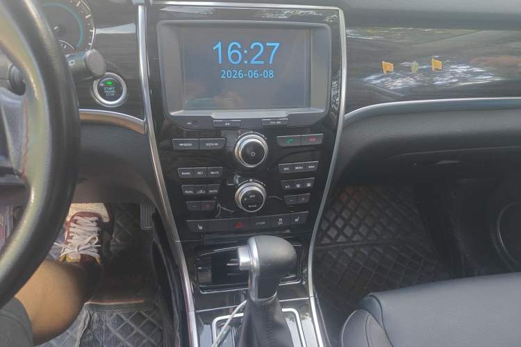 Used Haval H2 2016 Red-Label 1.5T Automatic Two-Wheel Drive Luxury Model Audio And AC Panel