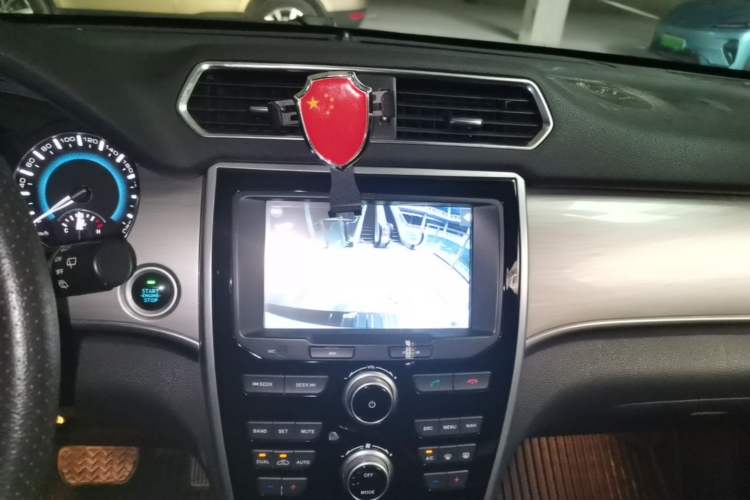 Used Haval H2 2016 Red-Label 1.5T Automatic Two-Wheel Drive Luxury Model Audio And AC Panel