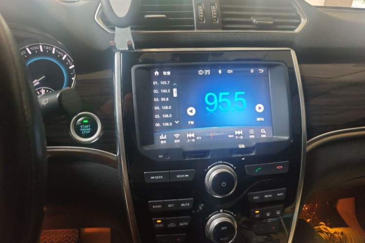 Used Haval H2 2016 Red-Label 1.5T Automatic Two-Wheel Drive Luxury Model Audio And AC Panel