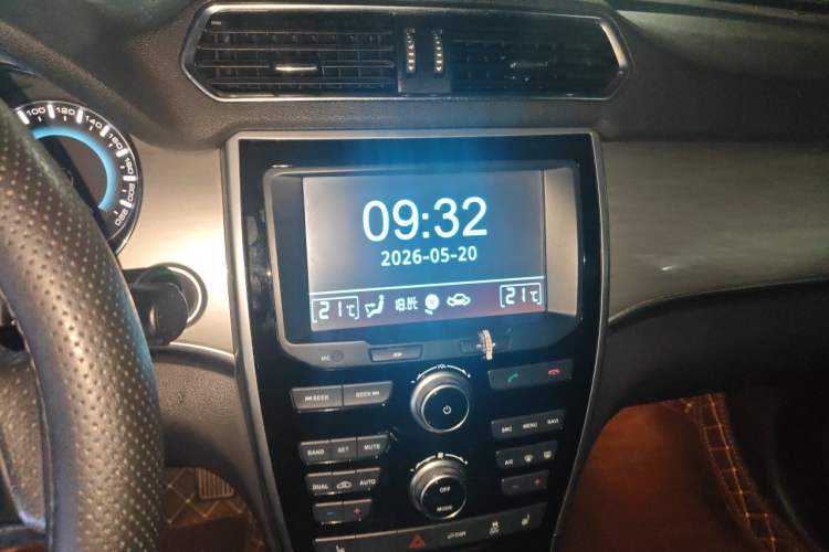 Used Haval H2 2016 Red-Label 1.5T Automatic Two-Wheel Drive Luxury Model Audio And AC Panel
