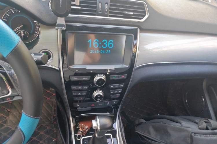 Used Haval H2 2016 Red-Label 1.5T Automatic Two-Wheel Drive Luxury Model Audio And AC Panel