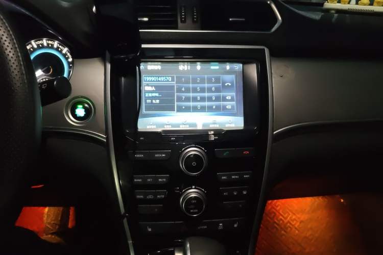 Used Haval H2 2016 Red-Label 1.5T Automatic Two-Wheel Drive Luxury Model Audio And AC Panel