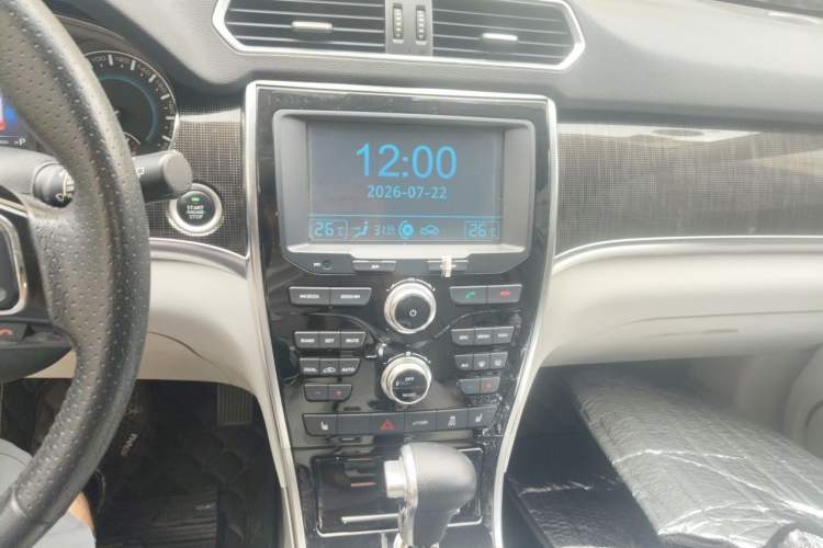 Used Haval H2 2016 Red Label 1.5T Automatic Two-Wheel Drive Prestige Model Audio And AC Panel