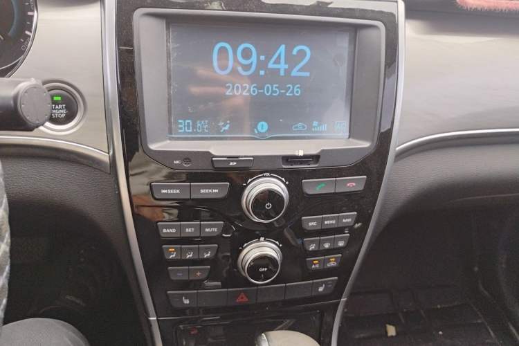 Used Haval H2 2016 Red Label 1.5T Automatic Two-Wheel Drive Elite Model Audio And AC Panel