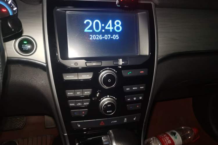 Used Haval H2 2016 Red-Label 1.5T Automatic Two-Wheel Drive Luxury Model Audio And AC Panel