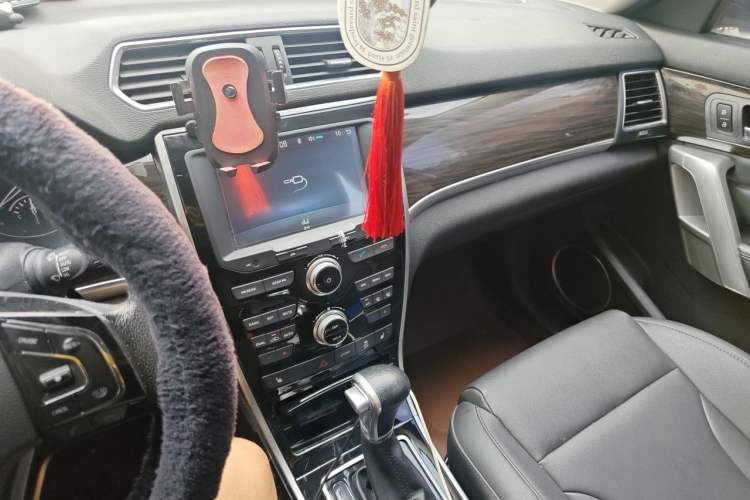 Used Haval H2 2016 Red-Label 1.5T Automatic Two-Wheel Drive Luxury Model Audio And AC Panel