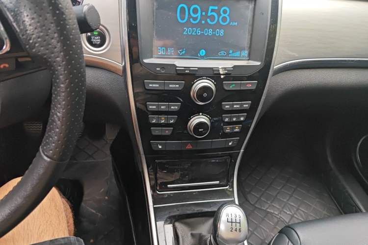 Used Haval H2 2016 Red Label 1.5T Manual Two-Wheel Drive Elite Model Audio And AC Panel