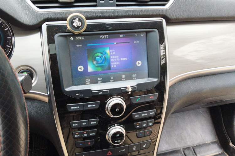 Used Haval H2 2016 Red-Label 1.5T Automatic Two-Wheel Drive Luxury Model Audio And AC Panel