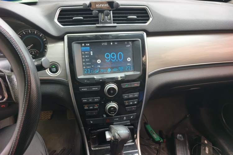 Used Haval H2 2016 Red-Label 1.5T Automatic Two-Wheel Drive Luxury Model Audio And AC Panel