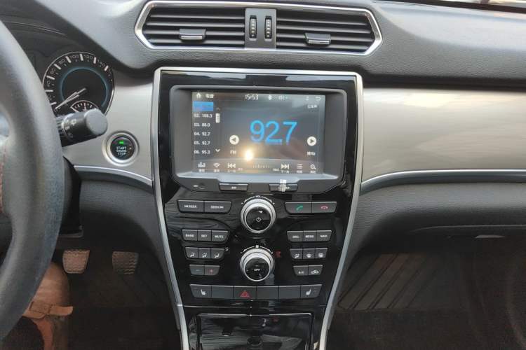Used Haval H2 2016 Red Label 1.5T Manual Two-Wheel Drive Elite Model Audio And AC Panel