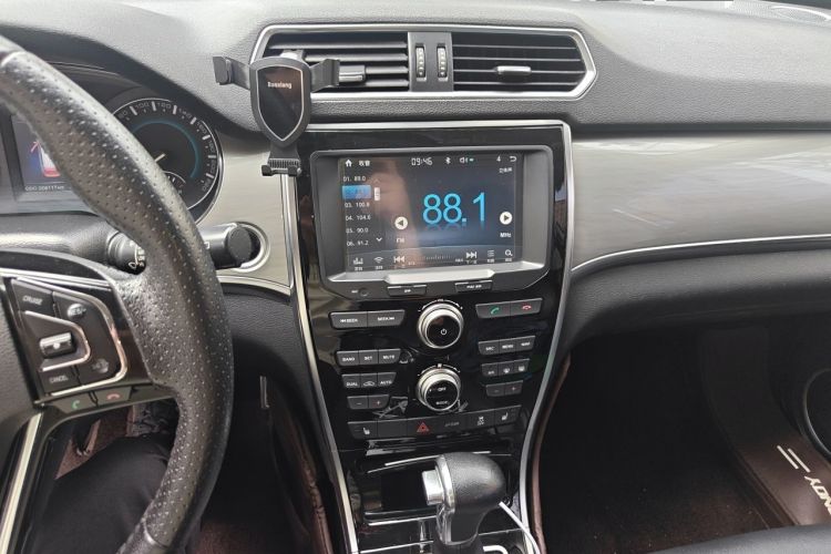 Used Haval H2 2016 Red Label 1.5T Automatic Two-Wheel Drive Prestige Model Audio And AC Panel