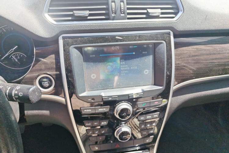 Used Haval H2 2016 Red Label 1.5T Manual Two-Wheel Drive Elite Model Audio And AC Panel